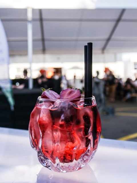 Pink Gin & Tonic